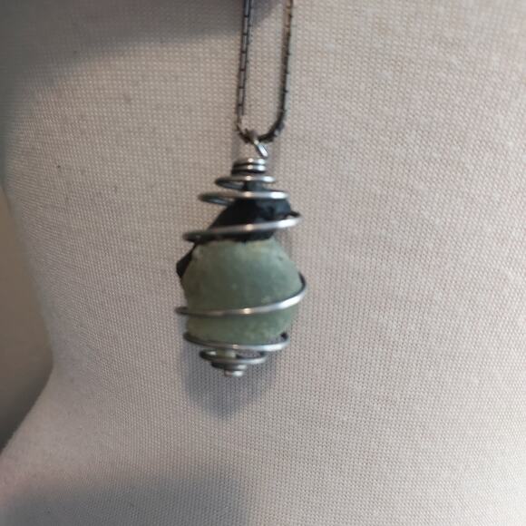 Olivine Stone Wraped Pendant Necklace - Picture 4 of 10